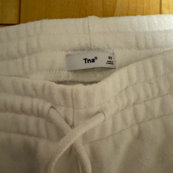 Aritzia TNA White Boyfriend Sweatpant with Drawstring - Picture 5 of 5